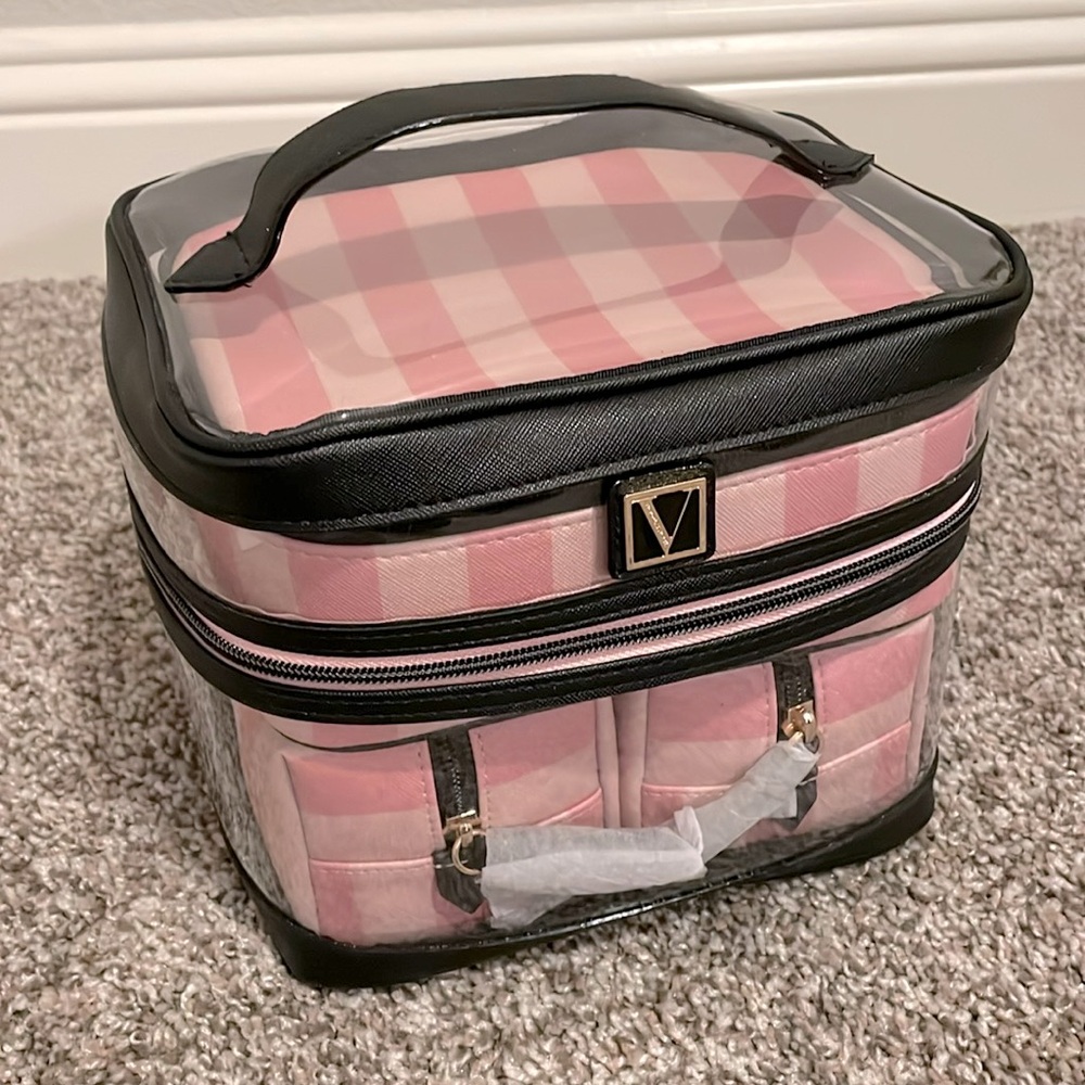 Makeup bag set from Victoria Secret! 🙌💄💋